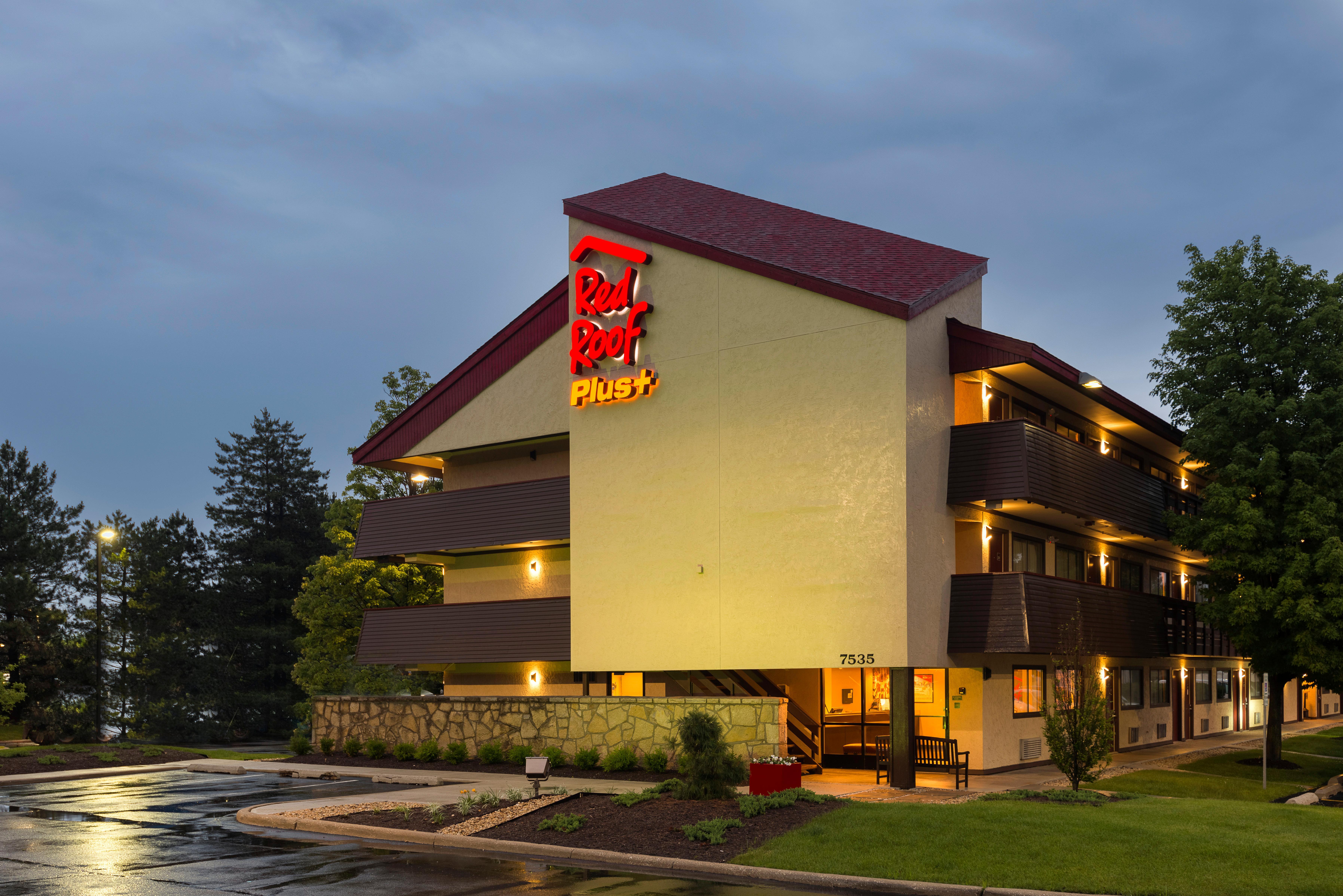 Red Roof Inn Plus+ Chicago - Уилоубрук Екстериор снимка